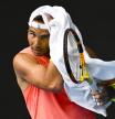 Rafa Nadal está inédito este 2023 desde el Open de Australia (en la imagen secándose el sudor con una toalla en Melbourne)
