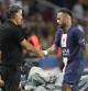 Christophe Galtier saluda a Neymar, sustituido en un partido
