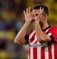 Guruzeta celebra uno de sus goles en Cádiz con las 'gafas' de San José