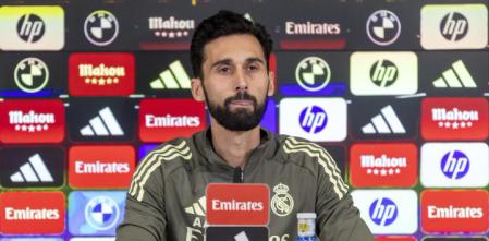 Álvaro Arbeloa blinda a sus estrellas y pide la unión del Bernabéu para superar el bache