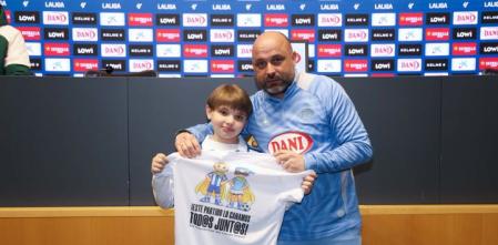 El precioso gesto del Espanyol en la rueda de prensa de Manolo en la lucha contra el cáncer infantil