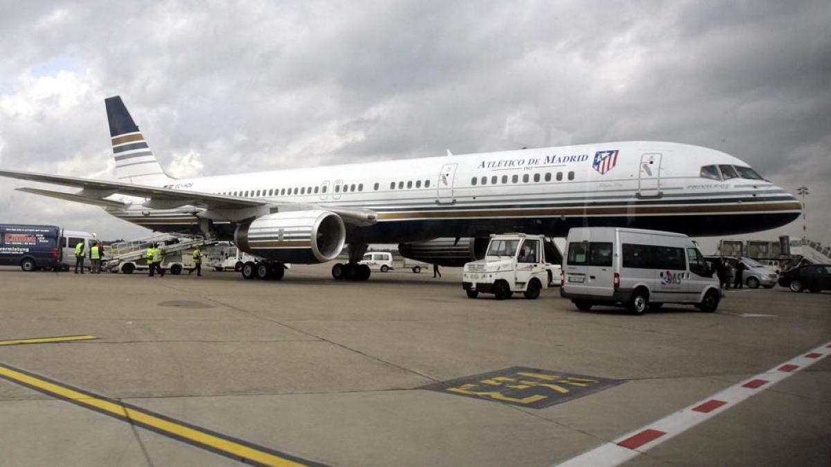 Los secretos de la expedicón del Atlético: 180 personas, tres familiares, calcetines de compresión...