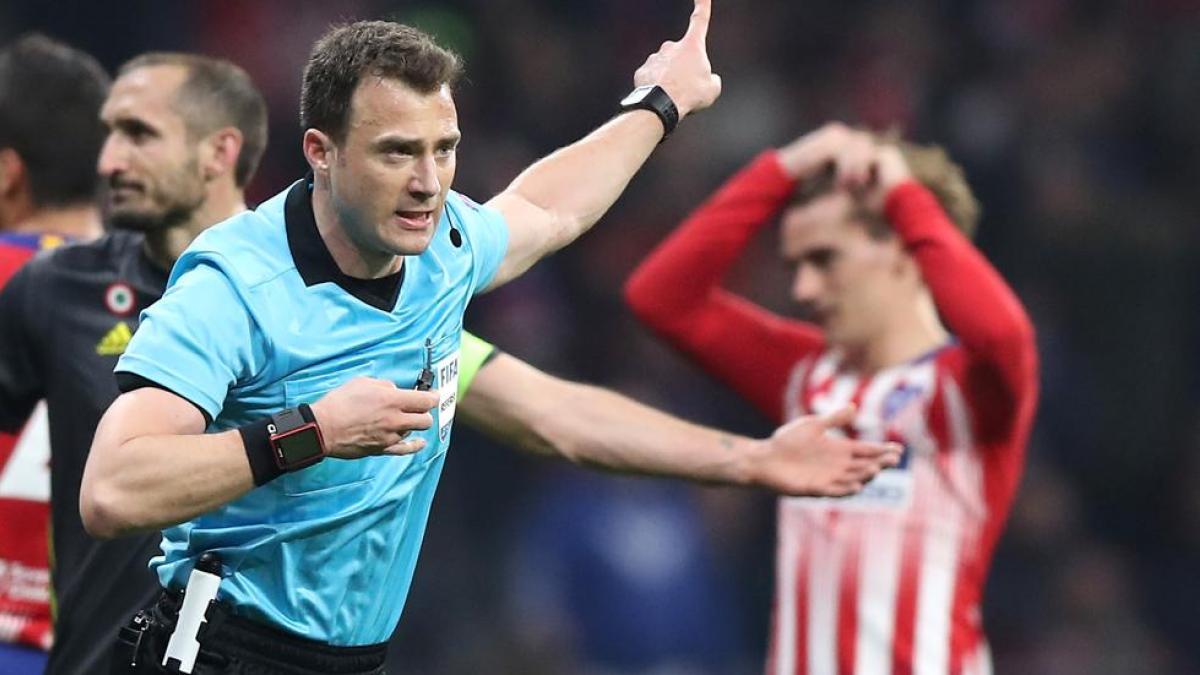 Un árbitro con una curiosa costumbre y un turbio episodio pasado pitará al Atlético