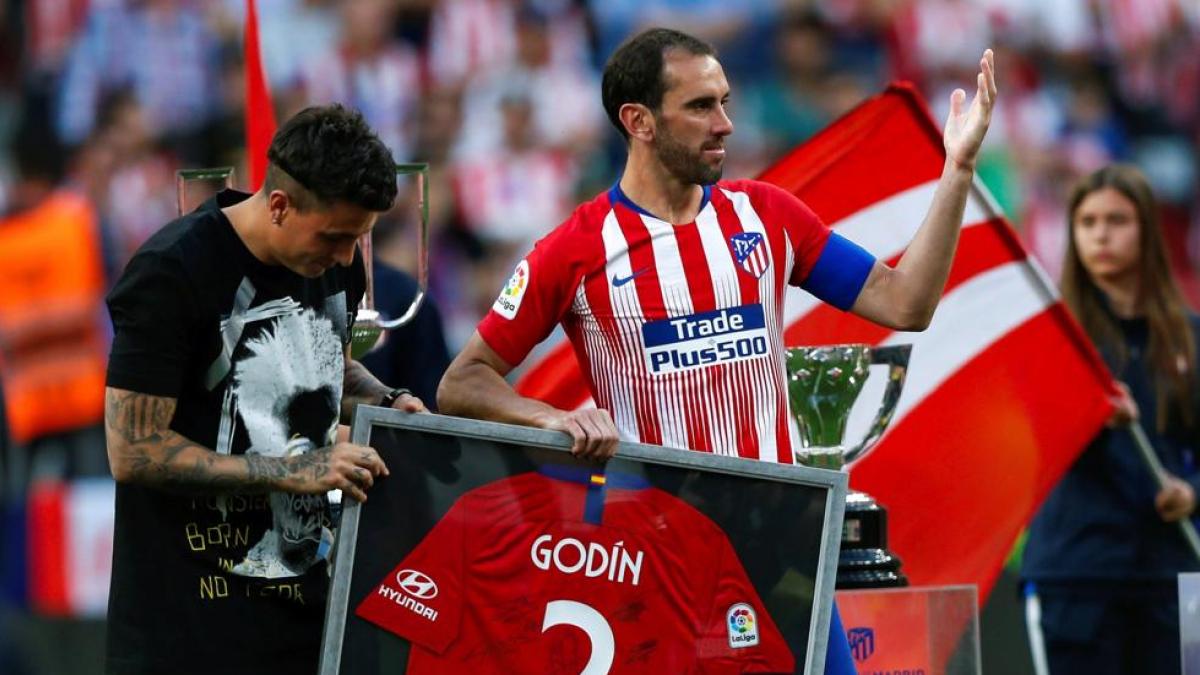 Las Peñas homenajearán a Godín en el Metropolitano