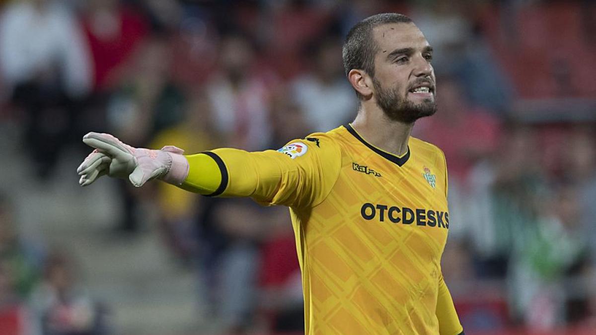 Pau López firma por tres campañas con el Betis