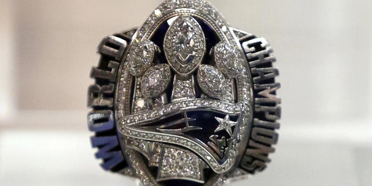 El anillo de campeón de uno de los verdugos de Tom Brady se subasta por un pastizal
