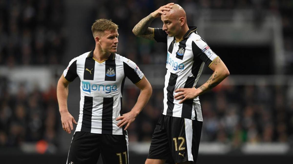 Los aficionados del Newcastle quieren a Mbappé y Messi