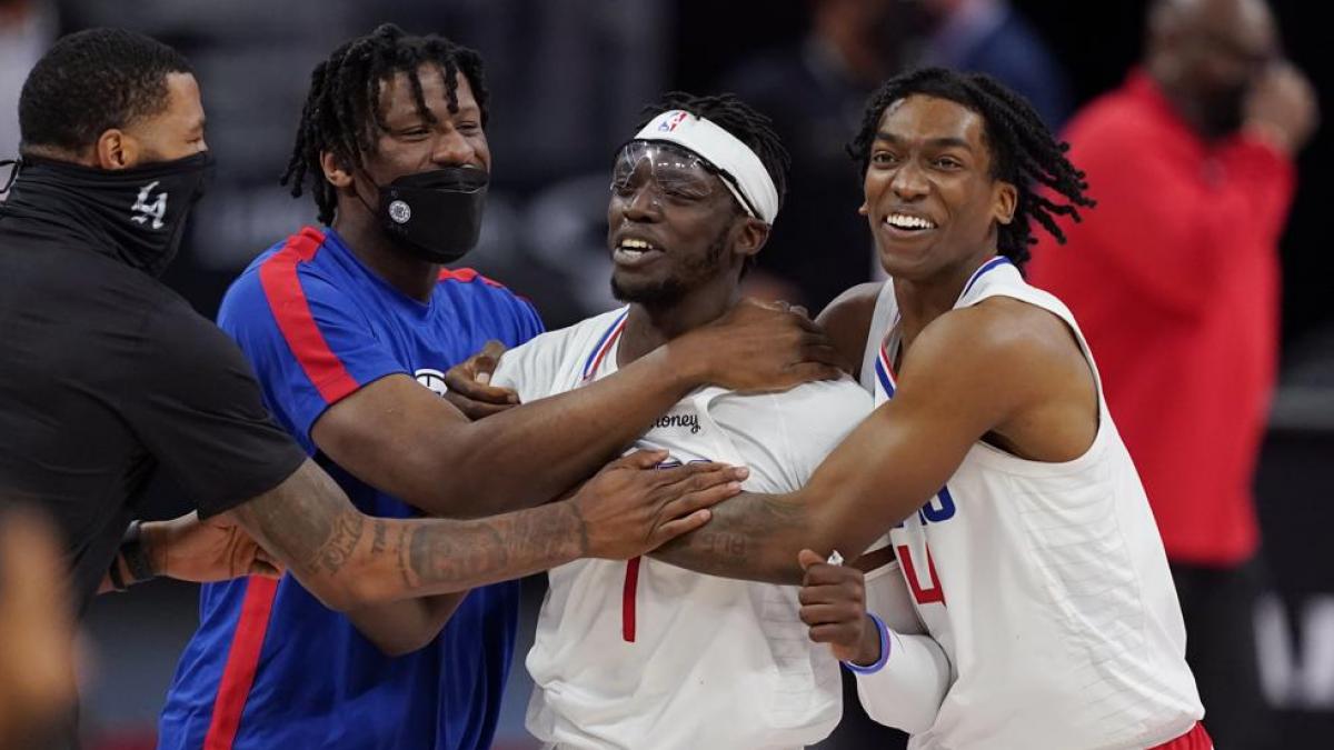Reggie Jackson da la victoria a los Clippers en el último suspiro