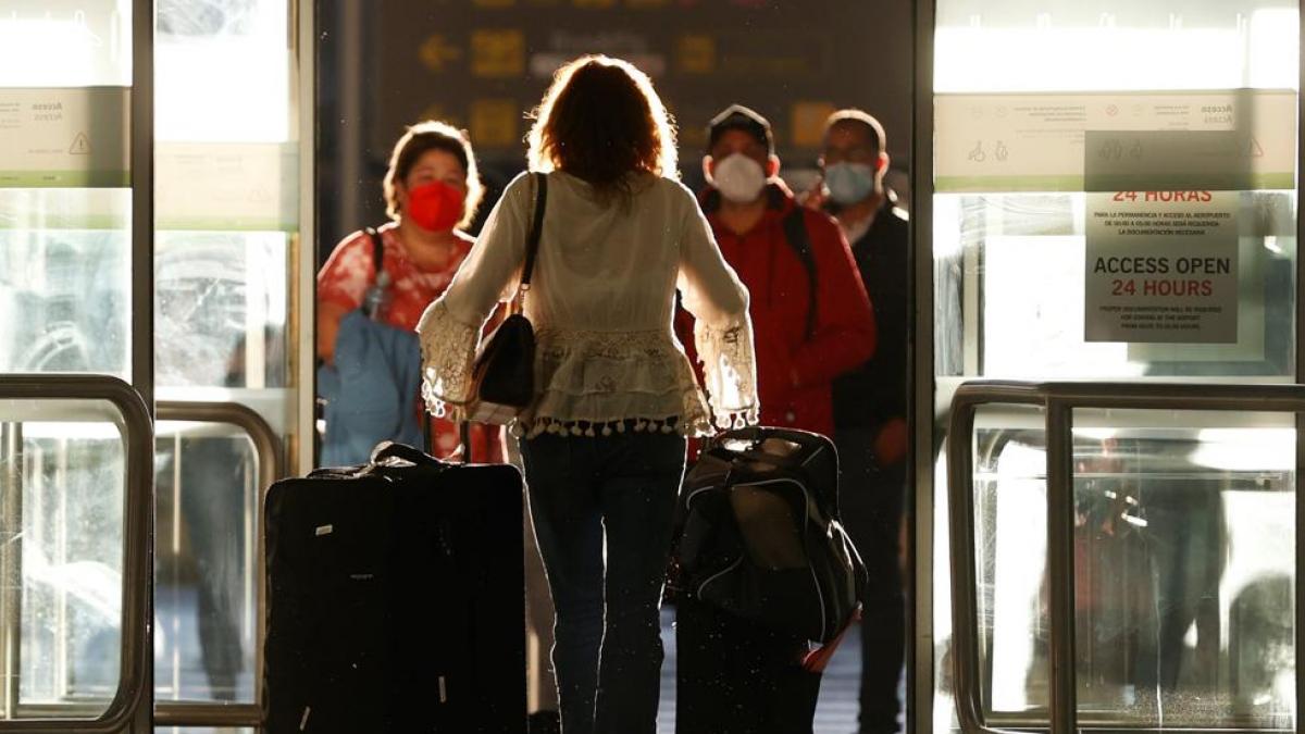 España endurece los controles en las entradas ante la nueva variante ómicron