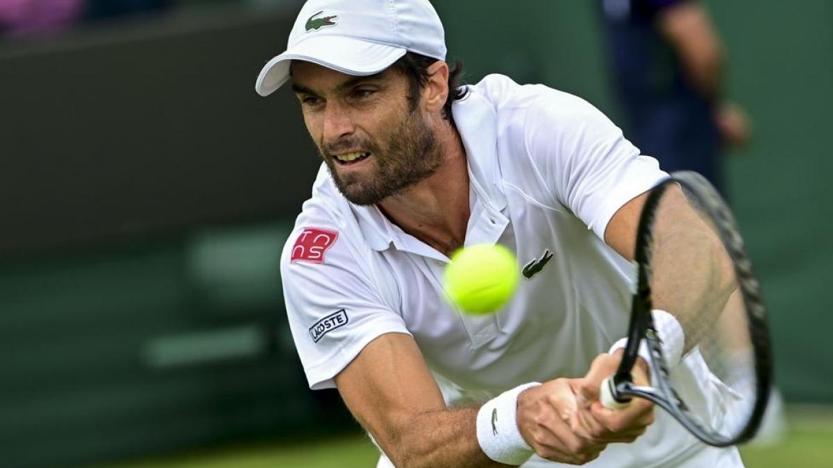 Pablo Andújar remonta dos sets en contra y pasa ronda