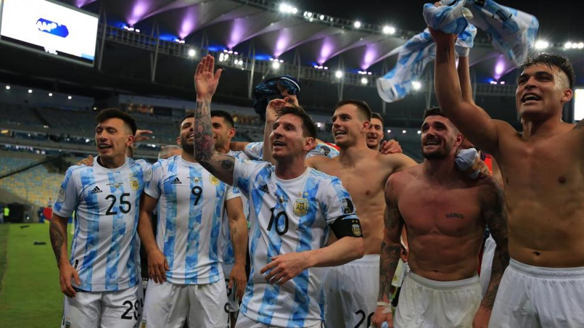 Messi va de nuevo por Pelé en el Argentina-Colombia