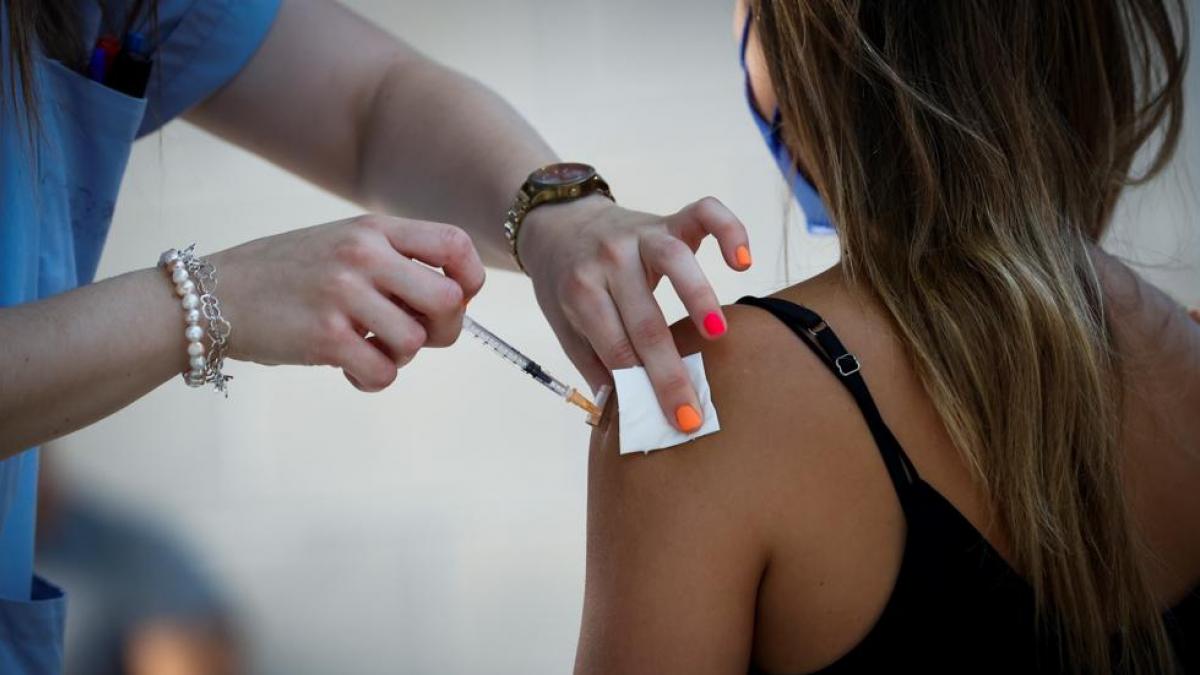 Salut llama a los jóvenes de entre 17 y 19 años para vacunarse contra la meningitis