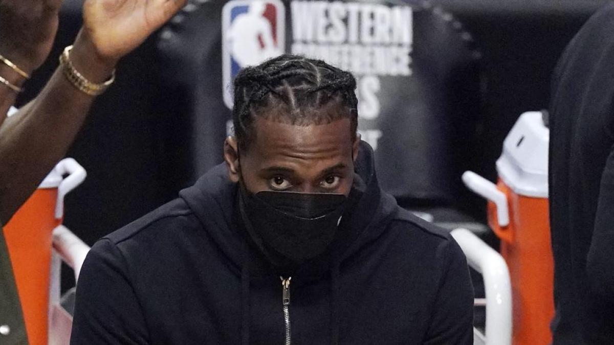 Todas las alarmas encendidas con Kawhi Leonard y su rodilla