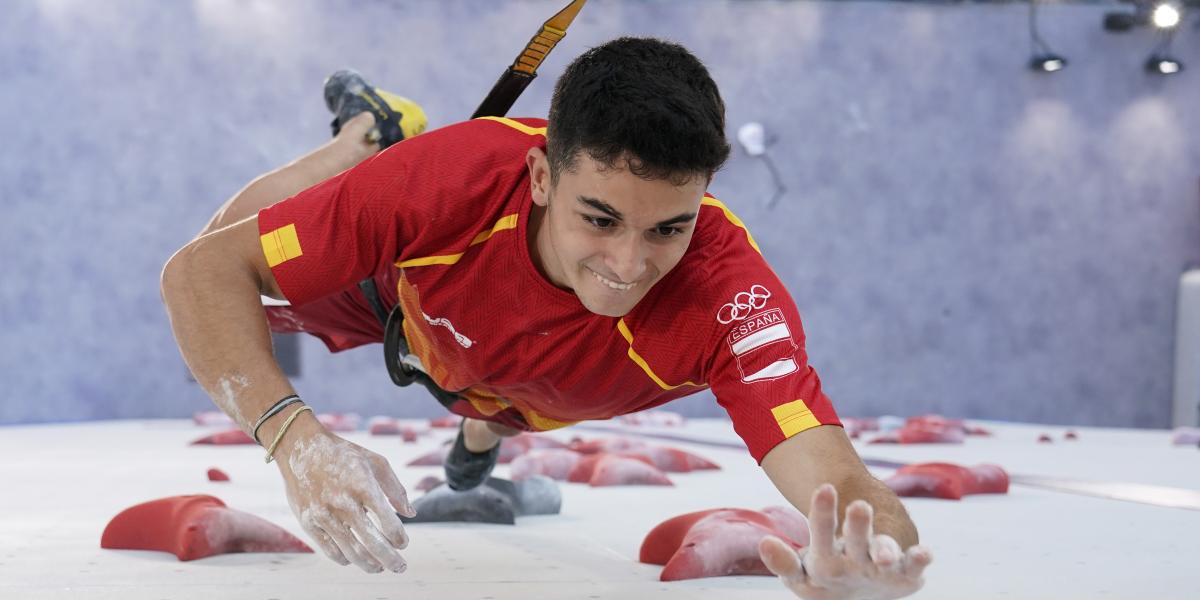Alberto Ginés, a la final en el estreno olímpico de la escalada