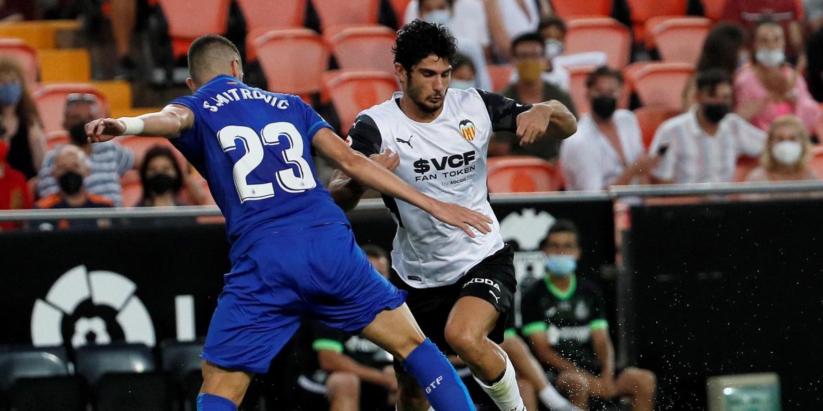 El Valencia resiste y amarra los tres puntos en Mestalla
