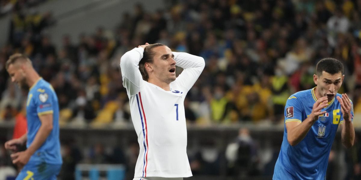Francia no mejora su imagen pero saca un empate de Ucrania