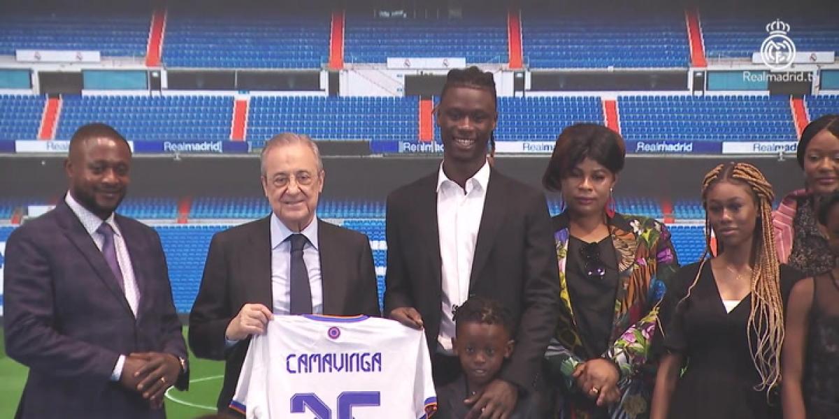 Camavinga firma el contrato que le une al Real Madrid hasta 2027