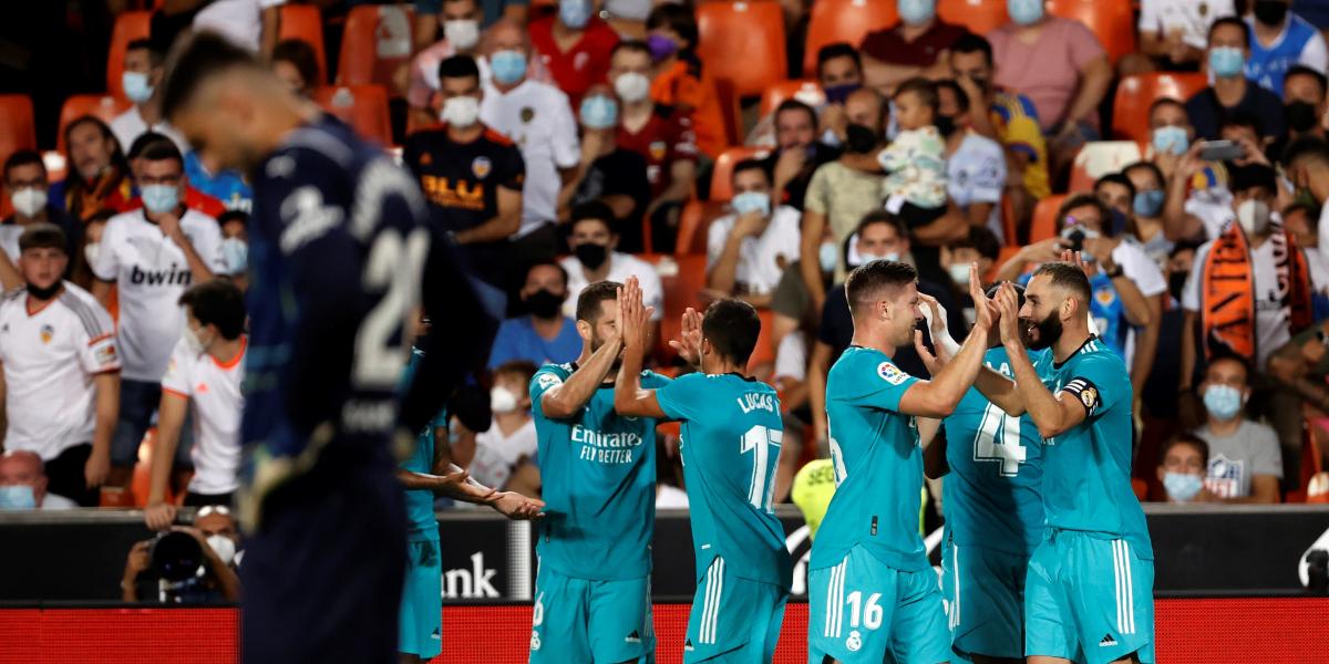 El Madrid sale a flote en Mestalla gracias a la pareja Benzema-Vinicius