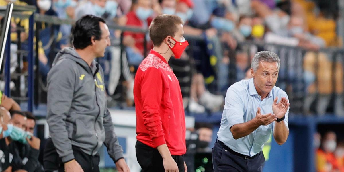 Fran Escribá carga contra el árbitro por no expulsar a Pedraza