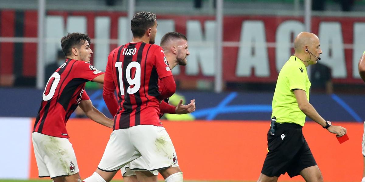 Indignación en Italia: El turco Cakir esquiva la bala del AC Milan