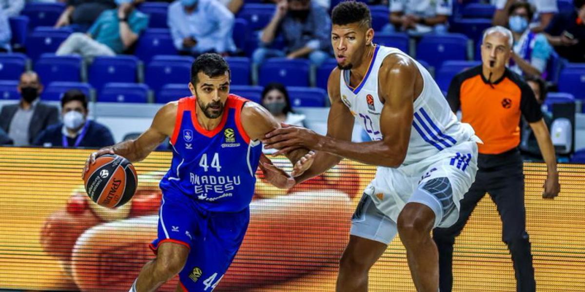 Un enérgico Real Madrid desnuda al campeón Anadolu Efes (82-69)