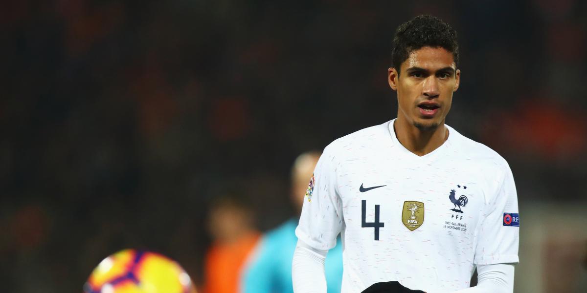 Varane se retira lesionado antes del descanso