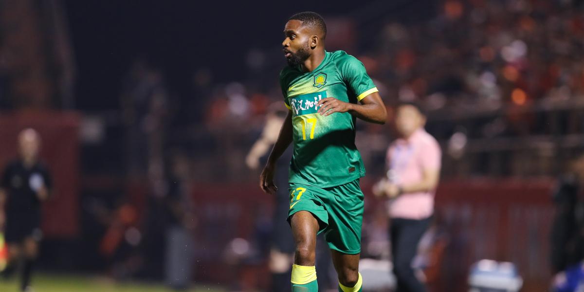 El Betis negocia por Bakambu y Patson Daka
