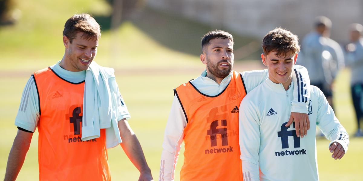 Azpilicueta decidirá su futuro este enero