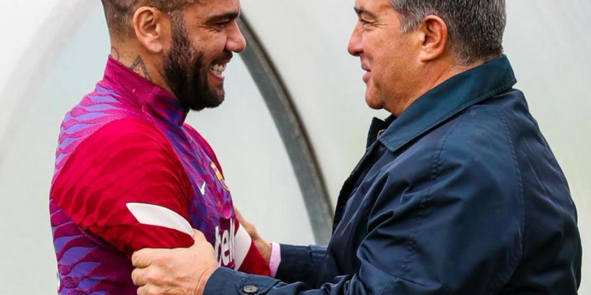 Sesión con Piqué y Pedri, ante la atenta mirada de Laporta y Jordi Cruyff