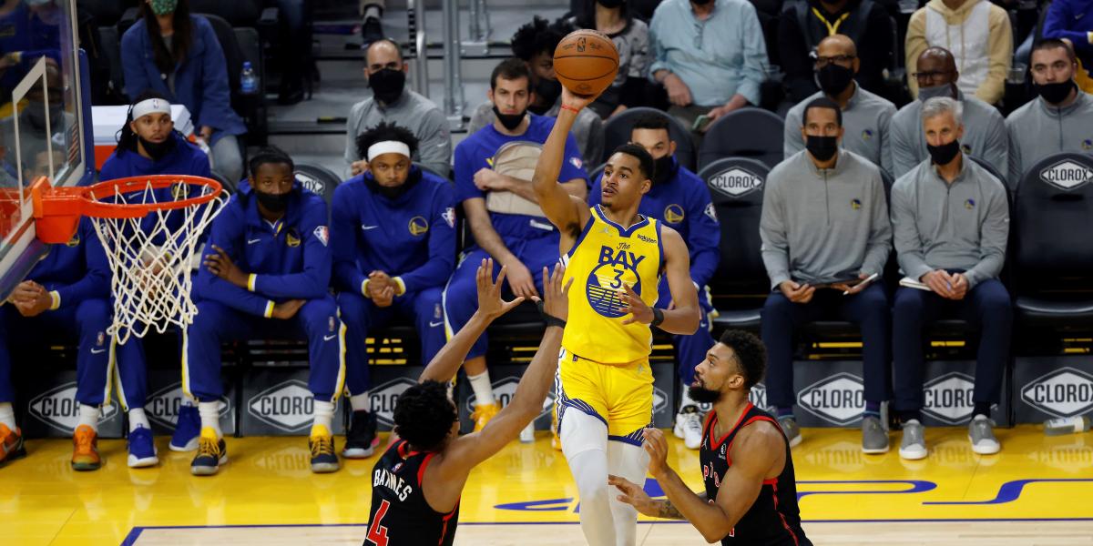 A Poole no le viene grande el disfraz de Curry