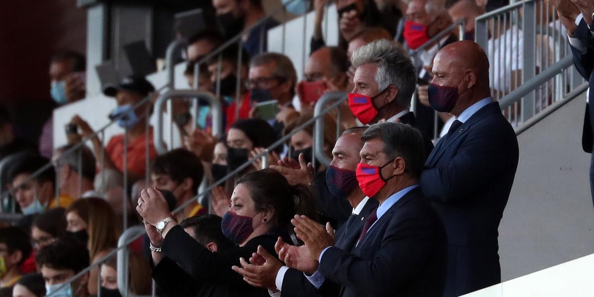 Laporta encabeza la comitiva azulgrana en París