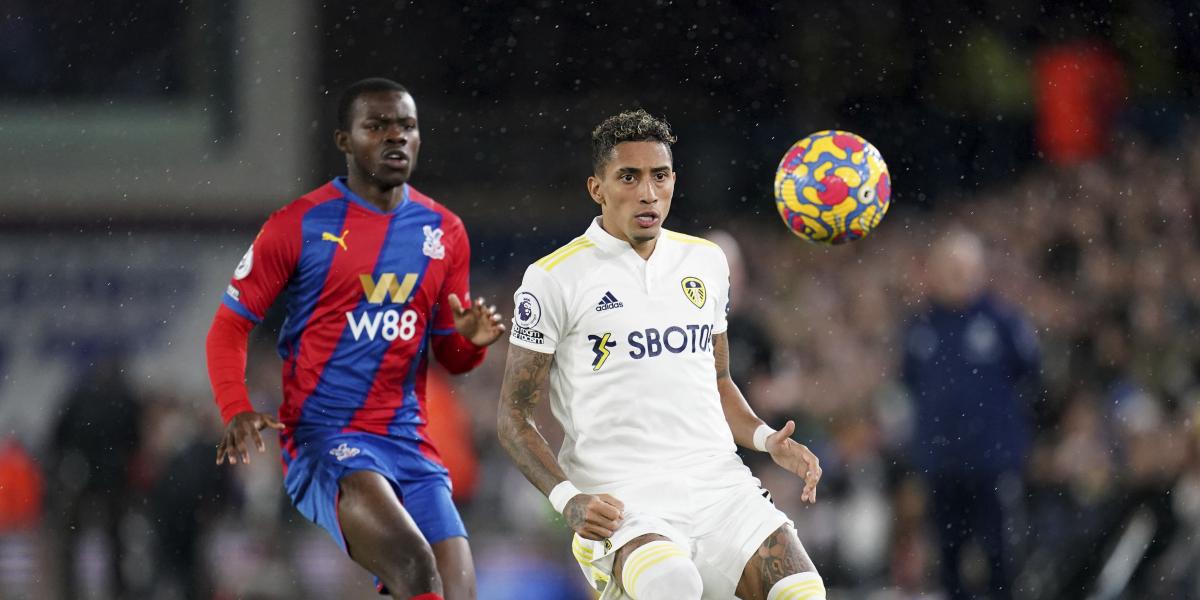 1-0: El Leeds gana de penalti en el descuento y Bielsa respira