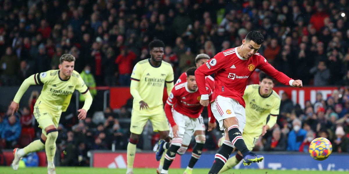 3-2: El United remonta al Arsenal con doblete de Cristiano