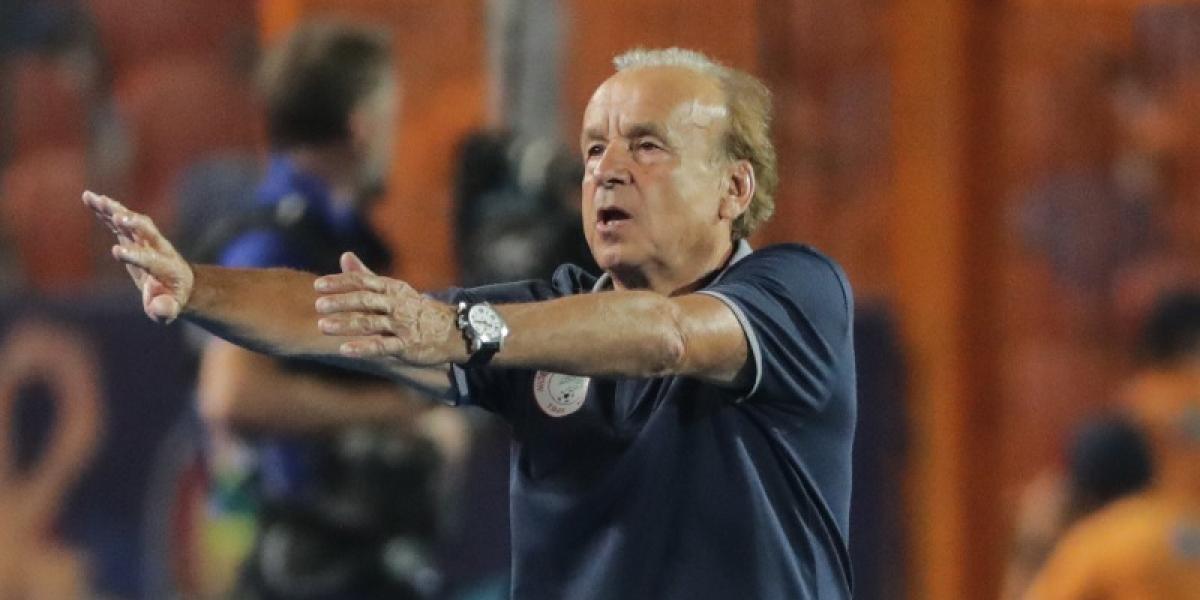 Nigeria despide a su seleccionador récord