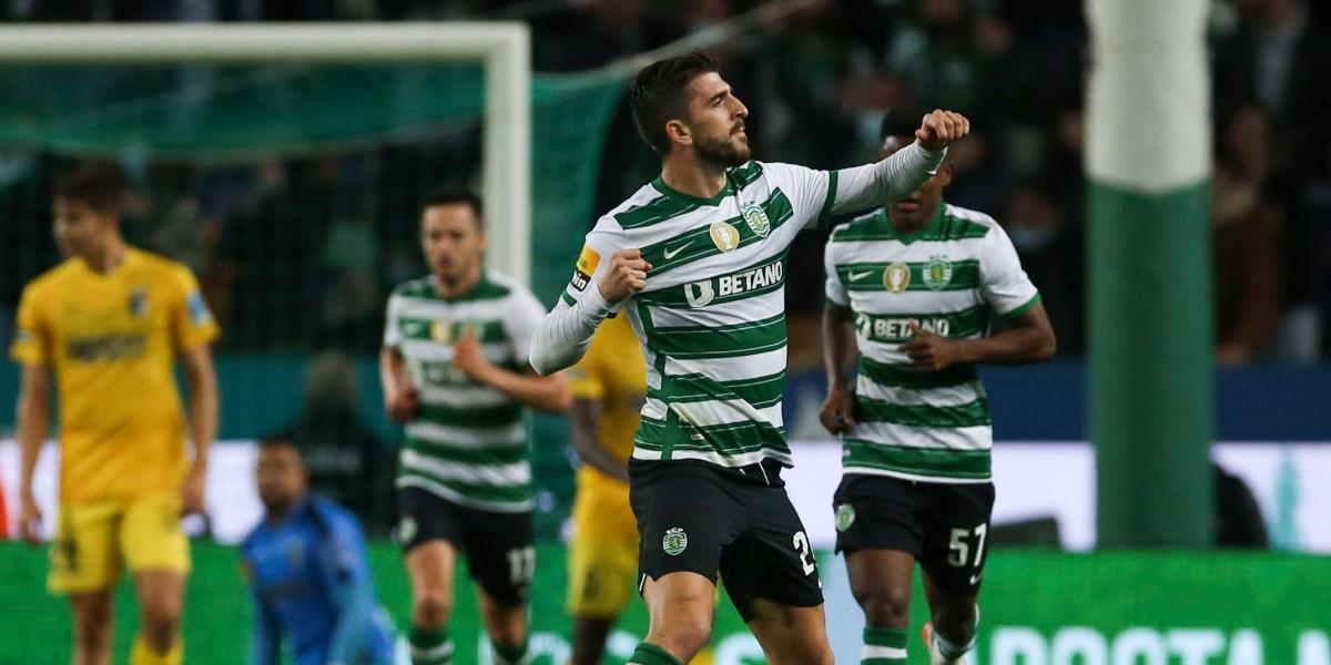 Un hat-trick de Paulinho coloca líder al Sporting