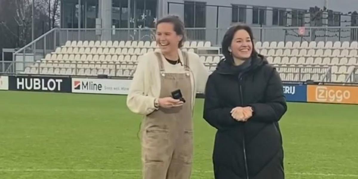 La emotiva pedida de mano de Van Dongen a Ana Romero en el campo del Ajax