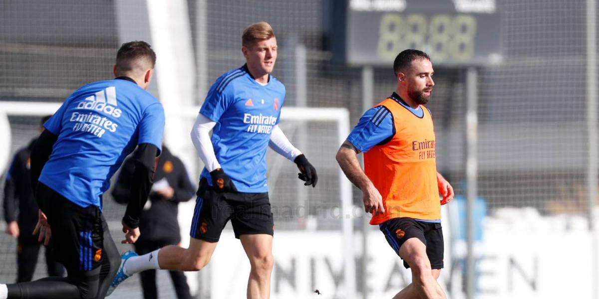 Carvajal se entrena con el grupo y se apunta a la Supercopa