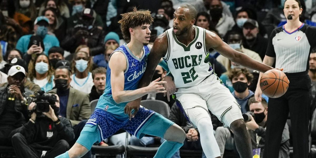 Los Hornets tumban a los Bucks de un gran Anteto liderados por Ball y Rozier