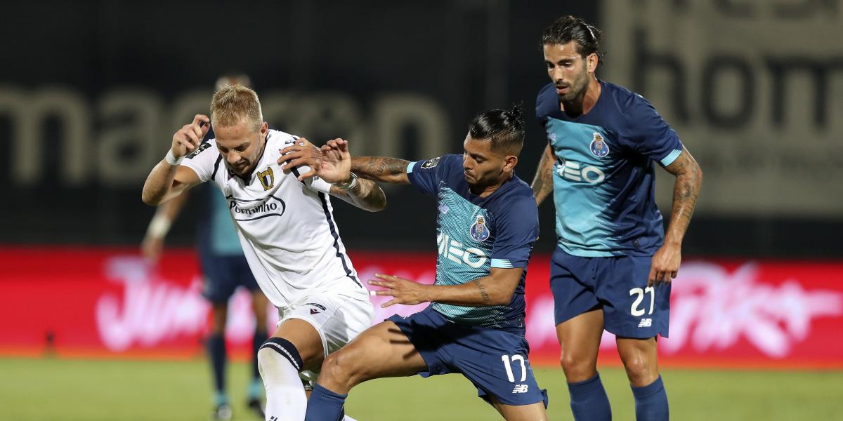 El Sevilla acelera con Tecatito Corona