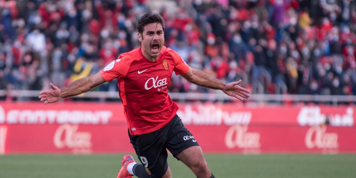 Abdón adelanta al Mallorca ante el Alavés