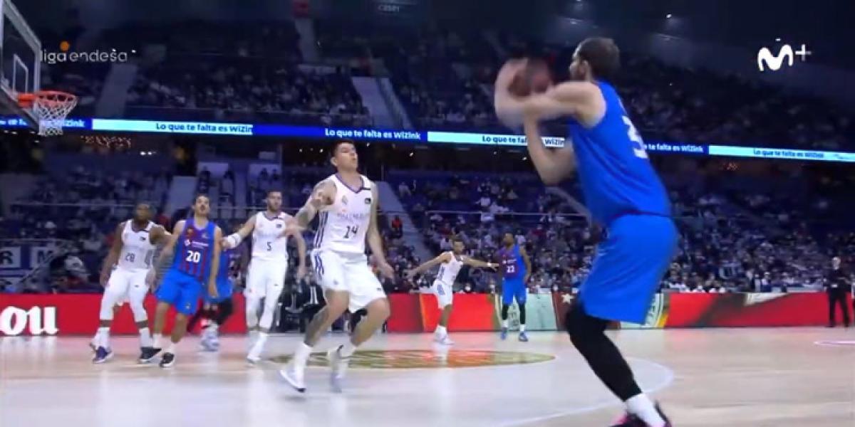 Así fue el triple de Mirotic para silenciar el WiZink Center