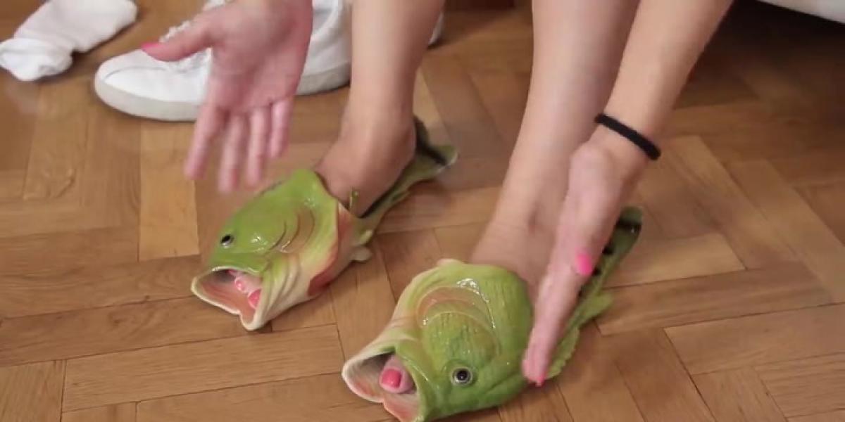 Estas son las chanclas que lleva Calathes. ¡De risa!