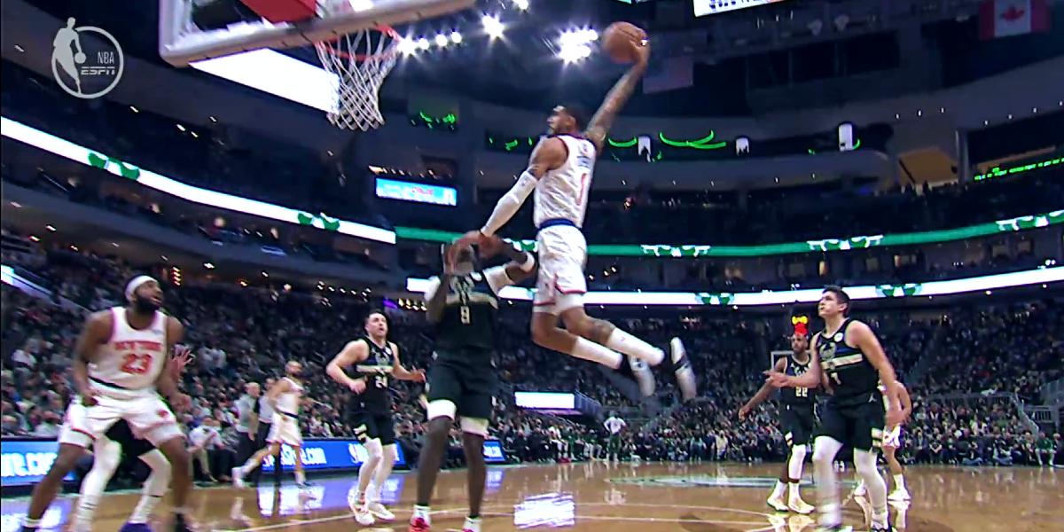 Obi Toppin vuelve a sacar brillo a su salto y casi humilla a Bobby Portis