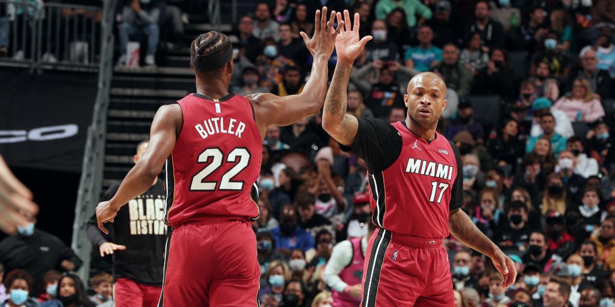 Los Heat y los Bucks aprietan fuerte en el Este