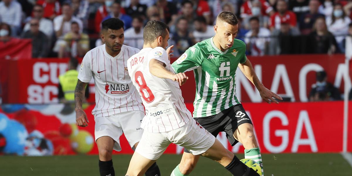 Canales será baja por tarjetas ante el Atlético