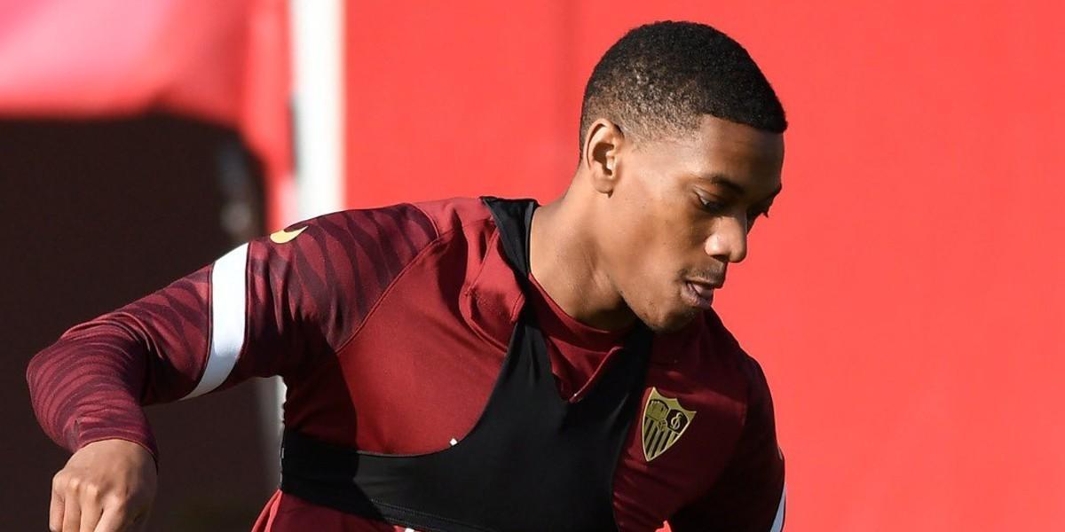 Martial, novedad en la sesión, apunta a Mendizorroza