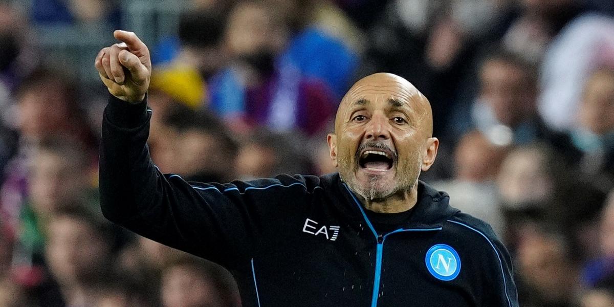 El líder Nápoles visita pletórico al Ajax