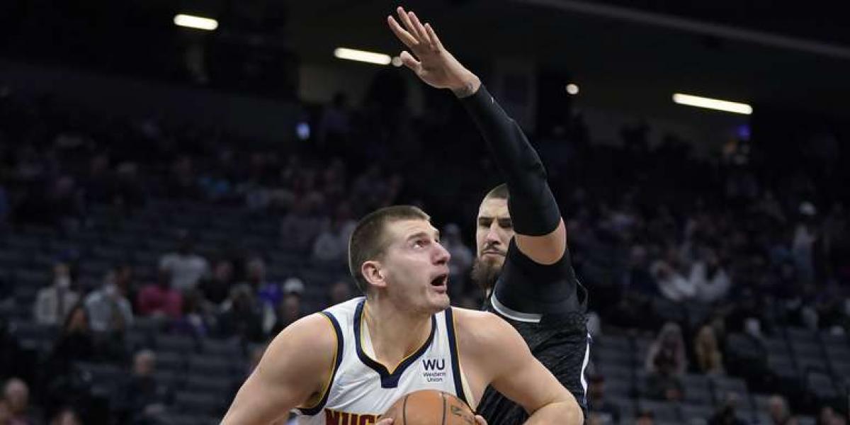 ¡Qué recital! La mejor acción de la noche lleva la firma de Nikola Jokic