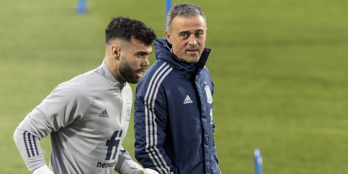 David Raya presume de España