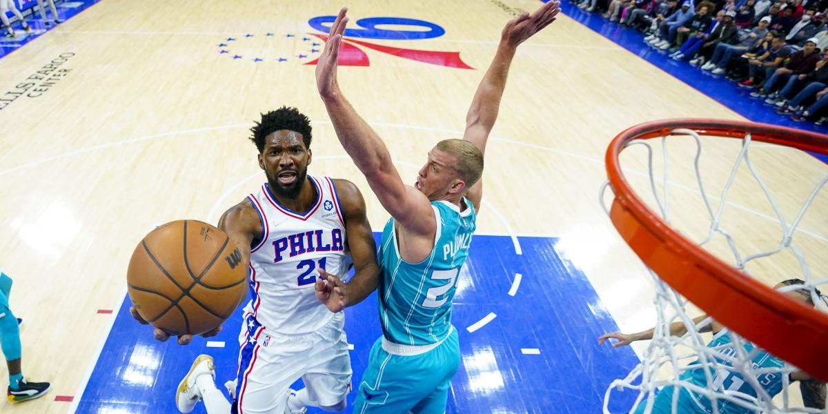Embiid, primer jugador internacional en ganar el título de máximo anotador